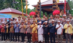 Ketua DPRD Konawe, I Made Asmaya, S.Pd, MM (keempat dari kanan) menghadiri peresmian Pura Dharma Chakti Raharja di Polda Sultra. (FOTO: Ist) Ketua DPRD Konawe, I Made Asmaya, S.Pd, MM (keempat dari kanan) menghadiri peresmian Pura Dharma Chakti Raharja di Polda Sultra. (FOTO: Ist)