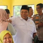 Ketua DPRD Konawe, I Made Asmaya, S.Pd, MM pose bersama masyarakat usai Reses di Desa Ana Onembute, Kecamatan Puriala. (FOTO: Ist)