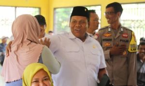 Ketua DPRD Konawe, I Made Asmaya, S.Pd, MM pose bersama masyarakat usai Reses di Desa Ana Onembute, Kecamatan Puriala. (FOTO: Ist)